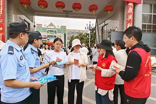 能吃能抢！莱夫利9中8高效拿到16分17篮板